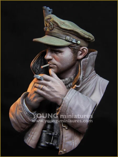 1/10 WWII German Officer with Field Periscope, Resin Model Bust Kit, Unassembled and Unpainted
