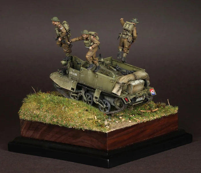 1/35 WWII German Soldiers & APC, 4 Figures, Resin Model Diorama Kit, Unassembled and Unpainted