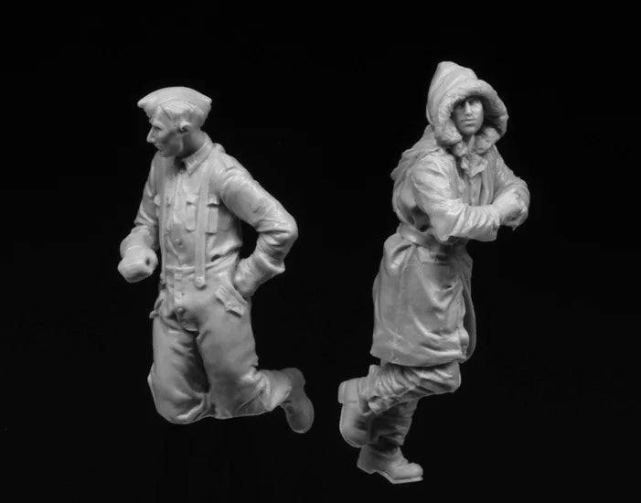 1/35 WWII German Infantry Advancing with Civilians, 6 Figures, Resin Model Figure Kit, Unassembled and Unpainted