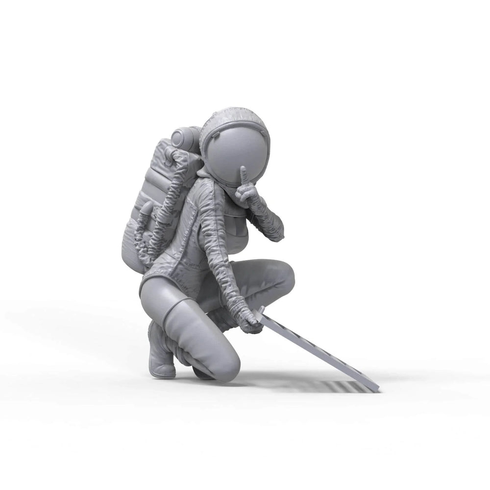 1/35 Astronaut in EVA Suit, Resin Model Figure Kit, Sci-Fi Theme, Unassembled and Unpainted