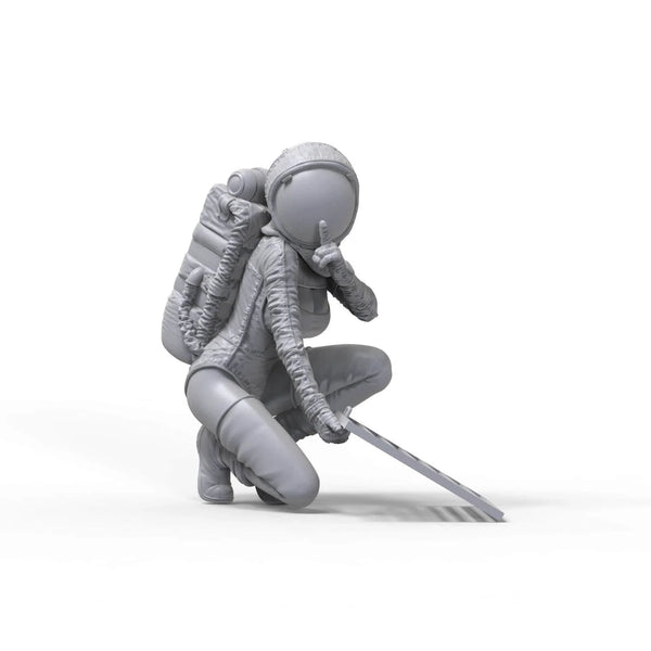 1/35 Astronaut in EVA Suit, Resin Model Figure Kit, Sci-Fi Theme, Unassembled and Unpainted