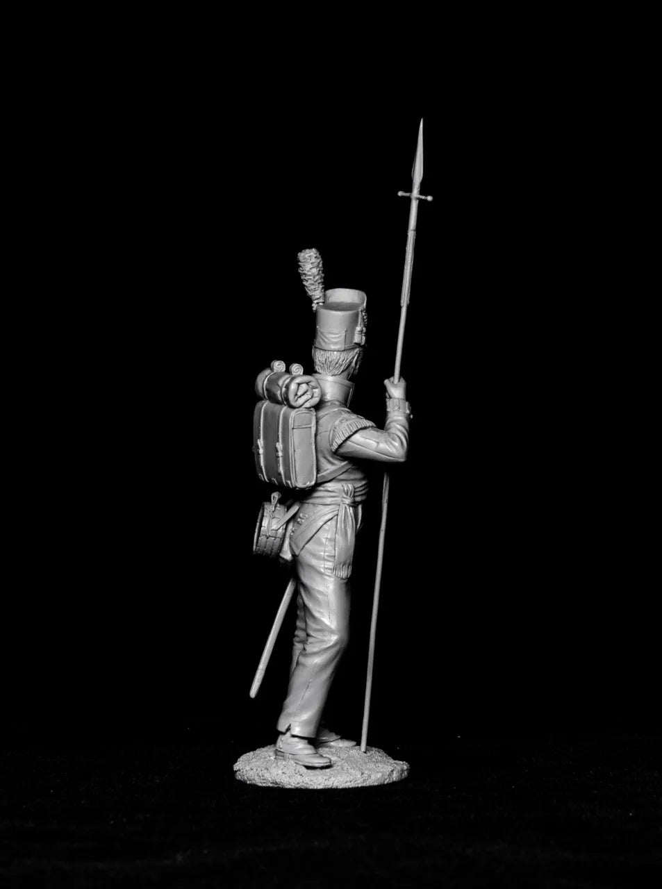 1/24 Medieval Crusader Knight with Plumed Helm and Spear, Resin Model Figure Kit, Unassembled and Unpainted
