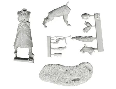 1/35 WWII German Soldier with Shepherd Dog, Resin Model Figure Kit, Unassembled and Unpainted