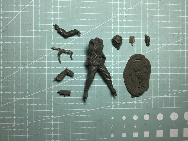 1/35 Modern Tactical Operator in Ready Stance, Resin Model Figure Kit, Unassembled and Unpainted