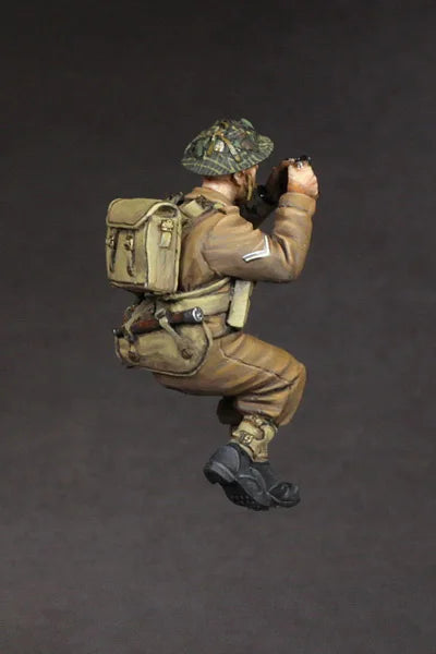 1/35 WWII British Infantryman in Firing Crouch, Resin Model Figure Kit, Unassembled and Unpainted