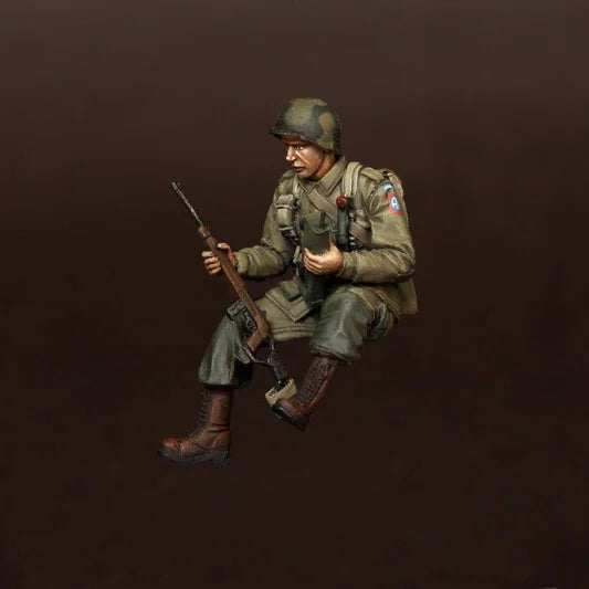 1/35 WWII German Soldier with Gas Mask, Resin Model Figure Kit, Unassembled and Unpainted