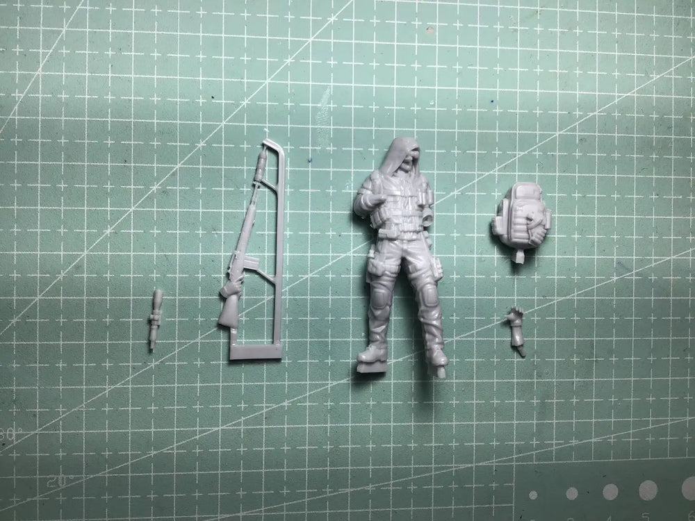 1/35 Modern Hooded Tactical Operator with Scoped Rifle, Resin Model Figure Kit, Unassembled and Unpainted