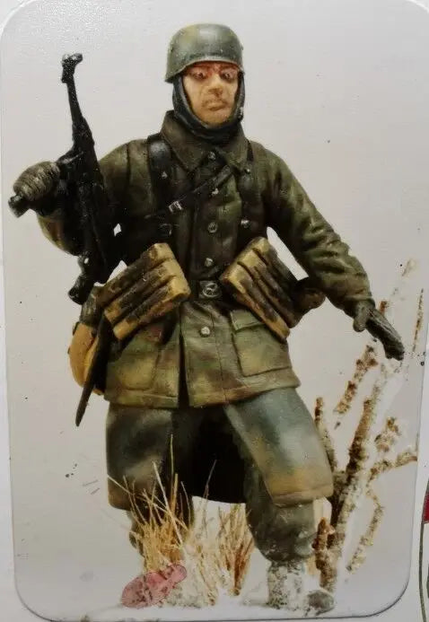 1/24 WWII German Infantryman Advancing with Rifle, Resin Model Figure Kit, Unassembled and Unpainted