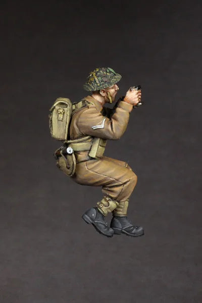 1/35 WWII British Infantryman in Firing Crouch, Resin Model Figure Kit, Unassembled and Unpainted