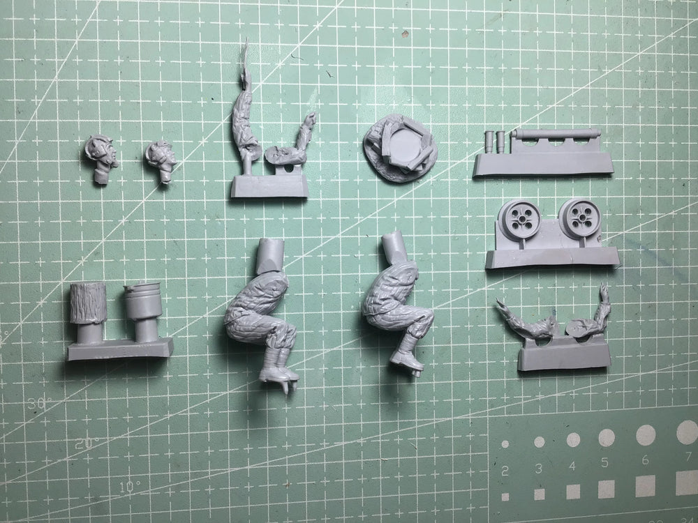 1/35 WWII German Infantry Squad Advancing, 2 Figures, Resin Model Figure Kit, Unassembled and Unpainted