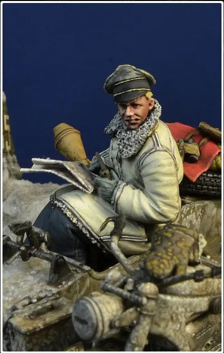 1/35 WWII German Gunner on Mount, Resin Model Figure Kit, Unassembled and Unpainted