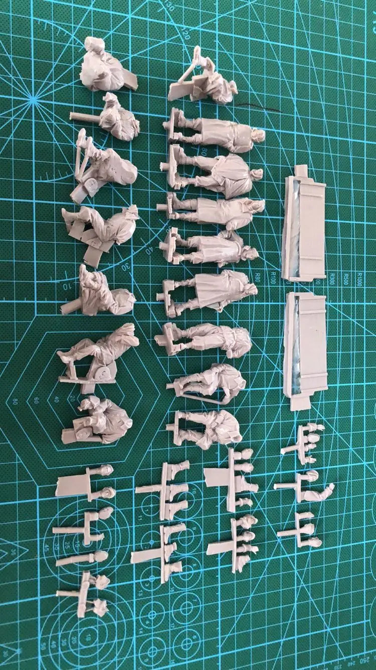 1/35 WWII Military Personnel, 16 Figures, Resin Model Figure Kit, Unassembled and Unpainted
