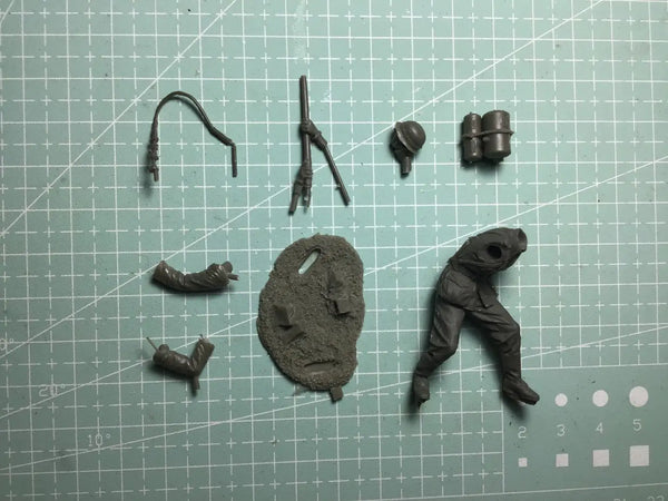 1/35 Generic Soldier, Resin Model Figure Kit, Military Theme, Unassembled and Unpainted