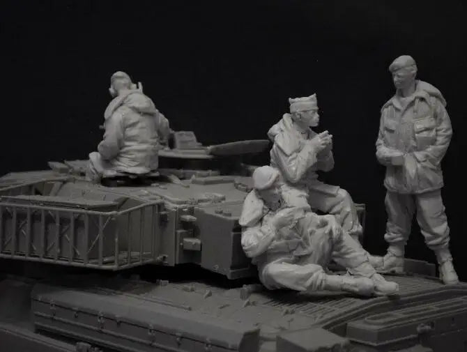 1/35 WWII Soviet Truck Crew at Rest, 5 Figures, Resin Model Figure Kit, Unassembled and Unpainted