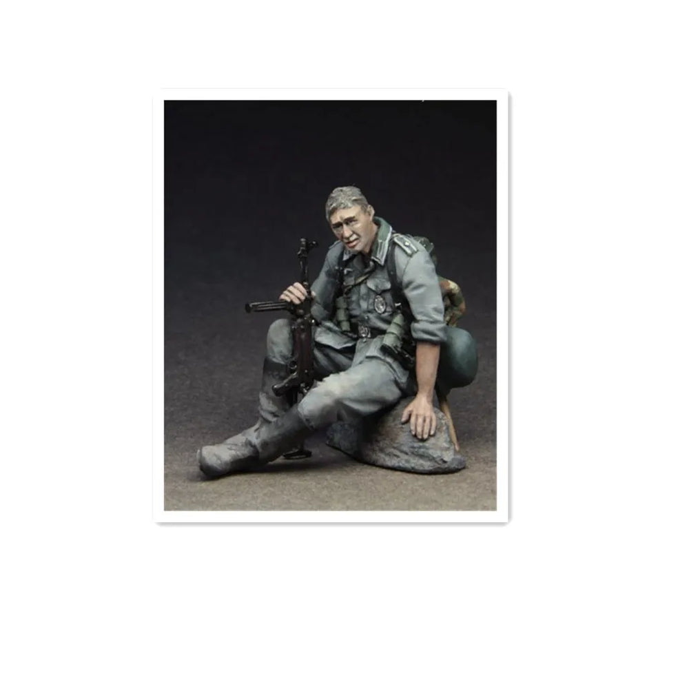 1/35 WWII German Infantry Smoking and Resting, 3 Figures, Resin Model Figure Kit, Unassembled and Unpainted