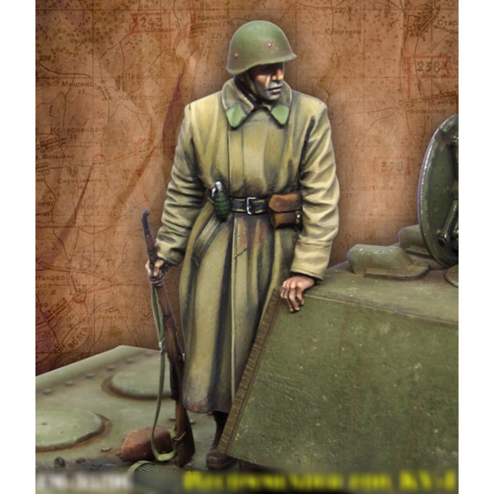 1/35 WWII German Infantry in Greatcoats, 3 Figures, Resin Model Figure Kit, Unassembled and Unpainted