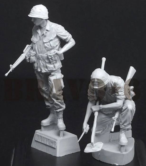 1/35 WWII Infantry Soldiers in Combat, 4 Figures, Resin Model Figure Kit, Unassembled and Unpainted