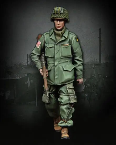 1/35 WWII US Rifleman with M1 Garand, Resin Model Figure Kit, Unassembled and Unpainted