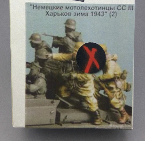 1/35 WWII German Tank Commander Pointing with Crew, 3 Figures, Resin Model Figure Kit, Unassembled and Unpainted
