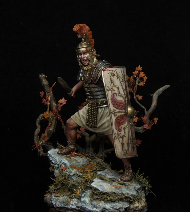 1/24 Ancient Roman Officer with Plumed Helmet and Spear, Resin Model Figure Kit, Unassembled and Unpainted