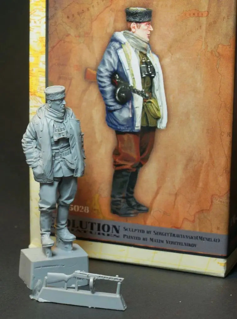 1/35 WWII Soviet Infantry Officer Standing, Resin Model Figure Kit, Unassembled and Unpainted