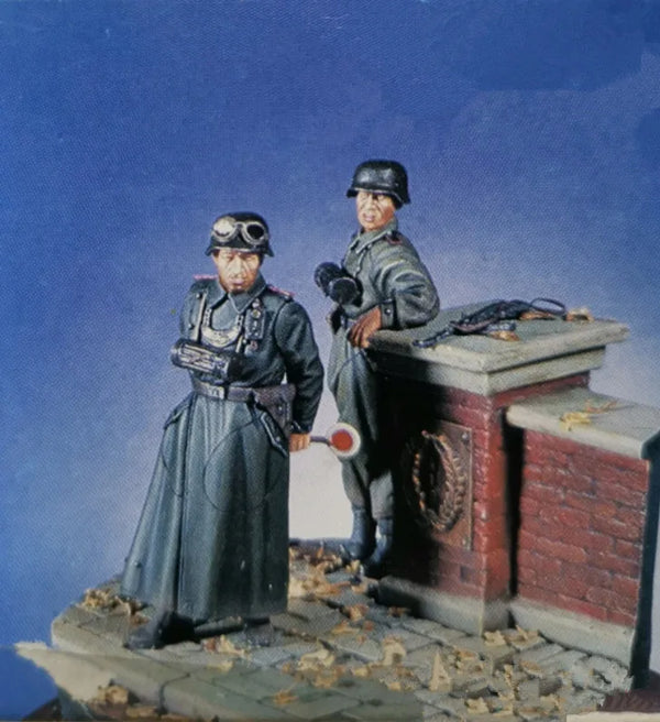 1/35 WWII German Officers at Sandbag Bunker, 2 Figures, Resin Model Figure Kit, Unassembled and Unpainted