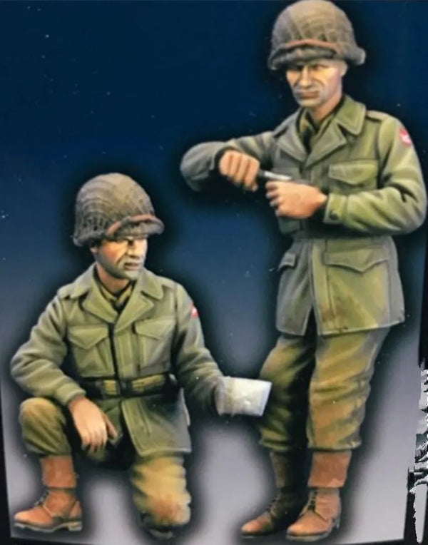 1/35 WWII American Infantry Standing and Kneeling, 2 Figures, Resin Model Figure Kit, Unassembled and Unpainted