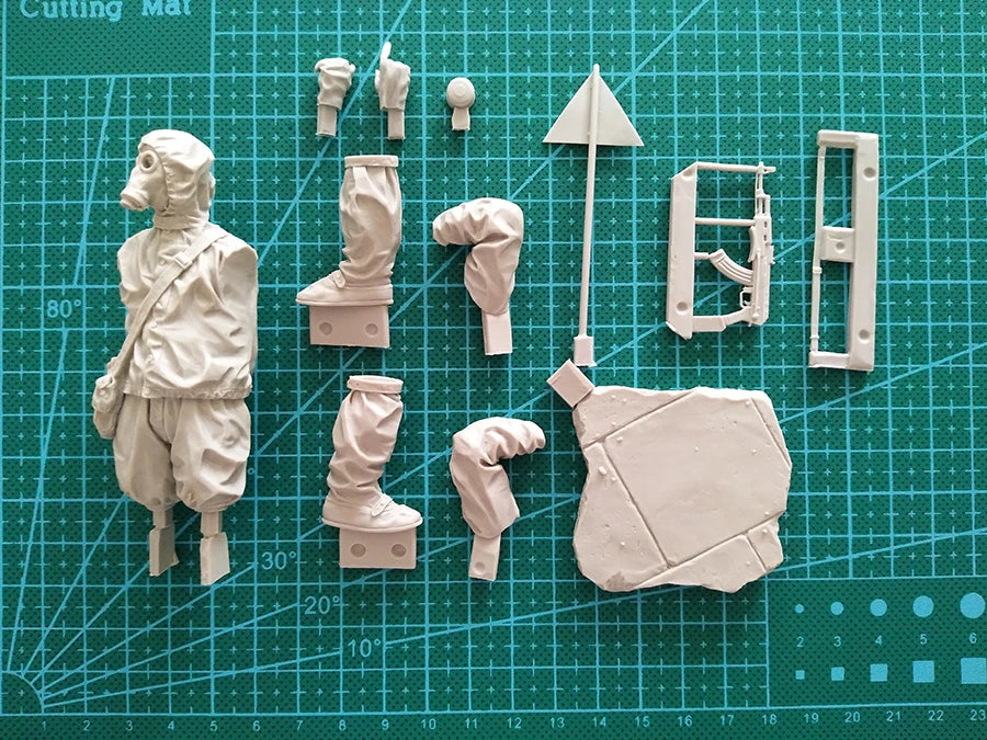 120mm WWI Soldier with Gas Mask, Resin Model Figure Kit, Unassembled and Unpainted