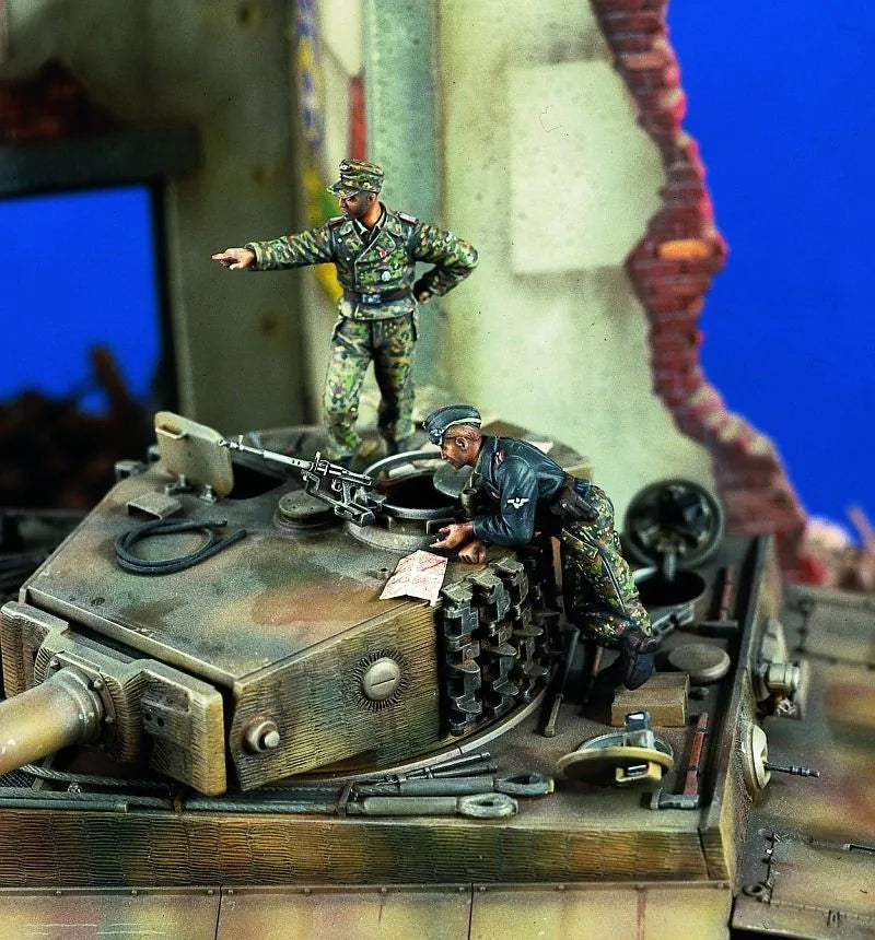 1/35 Modern Soldier with Tactical Gear, Resin Model Figure Kit, Unassembled and Unpainted