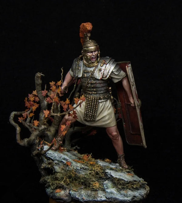 1/24 Ancient Roman Officer with Plumed Helmet and Spear, Resin Model Figure Kit, Unassembled and Unpainted