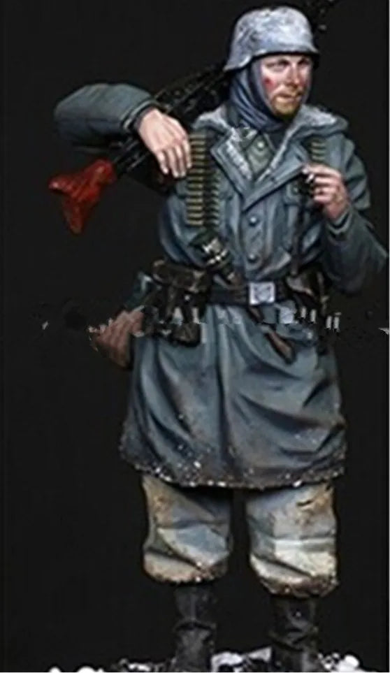 1/16 WWII German Infantry with Greatcoat and MP40, Resin Model Figure Kit, Unassembled and Unpainted