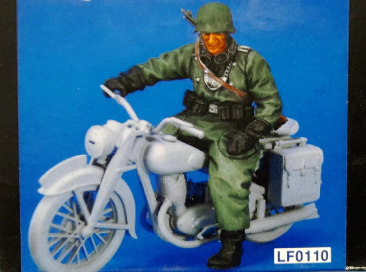 1/35 WWII German Soldier on Motorcycle, Resin Model Figure Kit, Unassembled and Unpainted