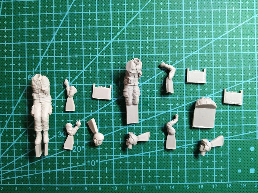 1/35 Modern Infantryman in Tactical Gear, Resin Model Figure Kit, Unassembled and Unpainted