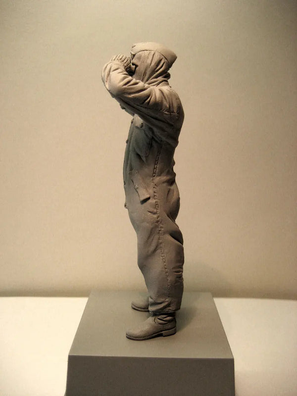 1/16 Modern Man in Casual Shirt Hand to Head, Resin Model Figure Kit, Military Theme, Unassembled and Unpainted
