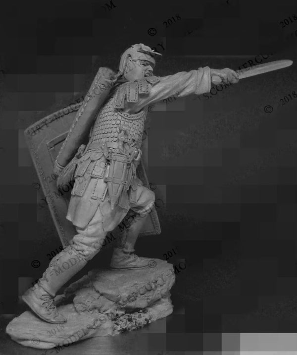 1/24 Ancient Roman Legionnaire Lunging with Spear, Resin Model Figure Kit, Unassembled and Unpainted