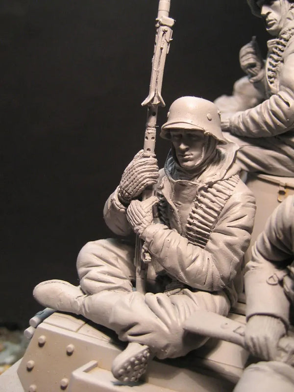 1/16 WWI Infantryman in Sitting Position with Bandoliers, Resin Model Figure Kit, Unassembled and Unpainted