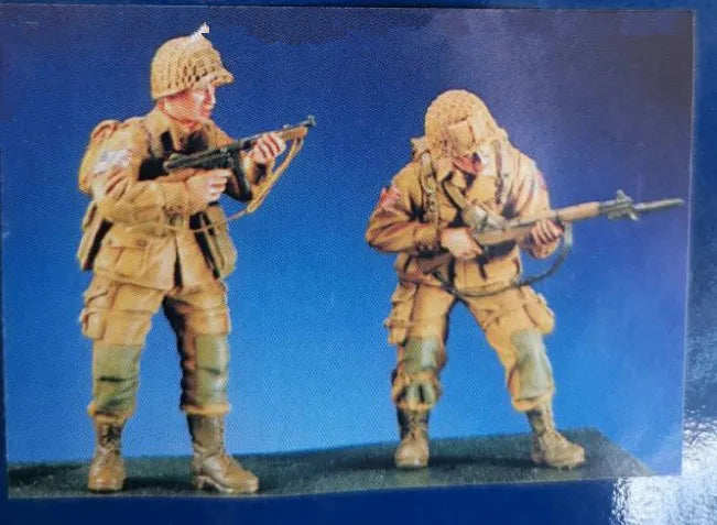 1/35 WWII British Grenadier and Rifleman Advancing, 2 Figures, Resin Model Figure Kit, Unassembled and Unpainted