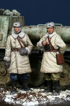 1/35 WWII Russian AFV Crew, 2 Figures, Resin Model Figure Kit, Unassembled and Unpainted