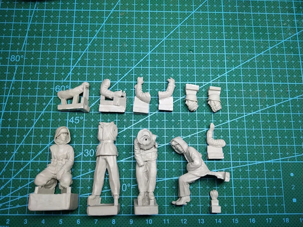 1/35 WWII German Flak 38 Crew, 4 Figures, Resin Model Figure Kit, Unassembled and Unpainted