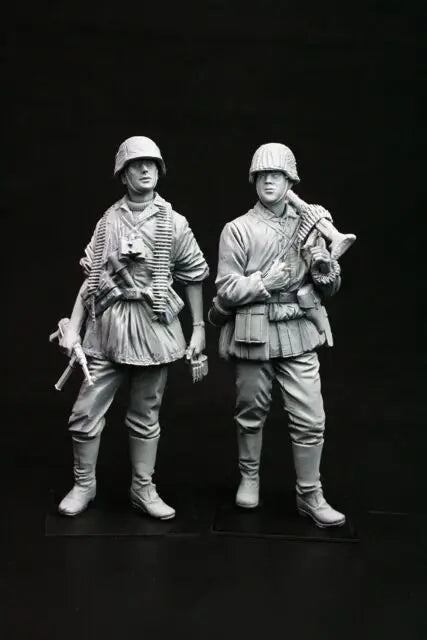 1/16 WWI German Infantry Standing with Rifles and Bayonets, 2 Figures, Resin Model Figure Kit, Unassembled and Unpainted