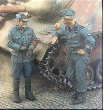 1/35 Modern Tank Crew, 2 Figures, Resin Model Figure Kit, Unassembled and Unpainted