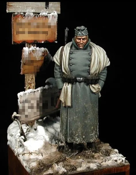 1/35 WWI Elderly Woman with Cottage, Resin Model Figure Kit, Unassembled and Unpainted