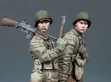 1/35 WWII US Infantry Assault with M1 and BAR, 2 Figures, Resin Model Figure Kit, Unassembled and Unpainted