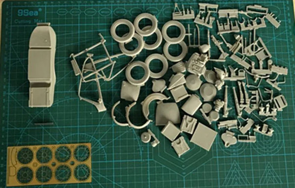 1/16 Military Soldier with Helmet and Equipment, Resin Model Figure Kit, Military Theme, Unassembled and Unpainted