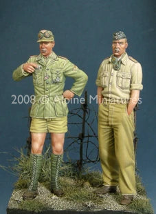 1/35 WWII British Officer & Soldier Tropical Dress, 2 Figures, Resin Model Figure Kit, Unassembled and Unpainted