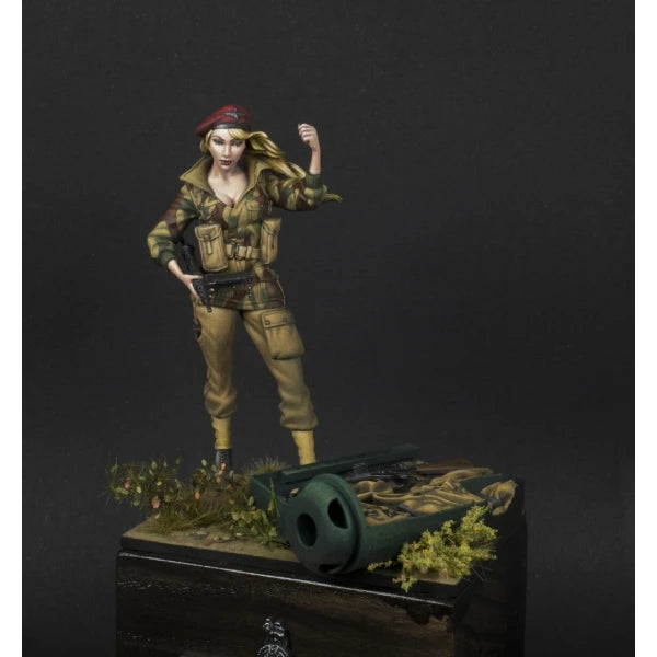 70mm Modern Female Commando, Resin Model Figure Kit, Unassembled and Unpainted