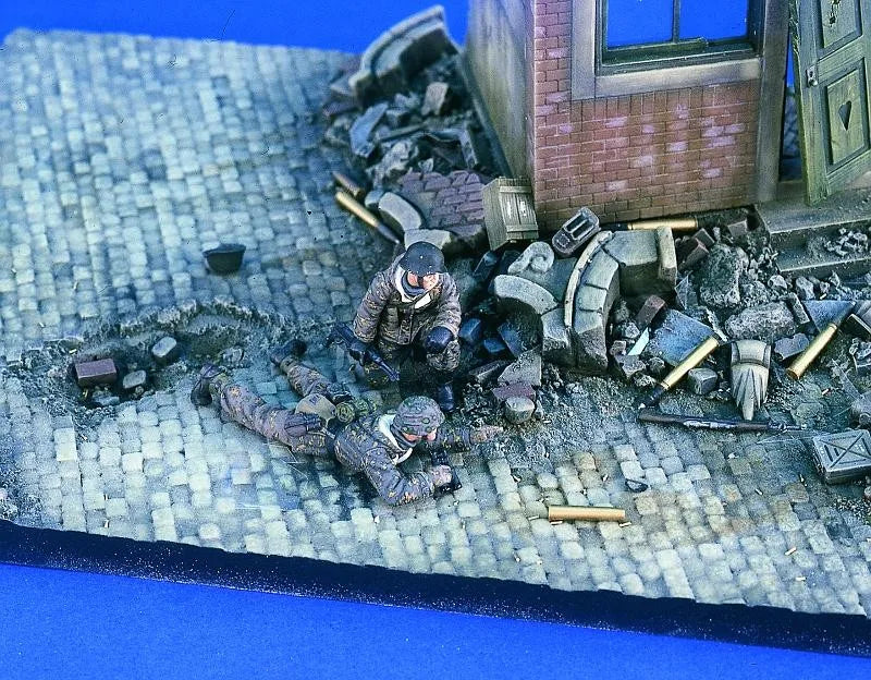 1/35 WWII Tactical Infantry in Urban Combat, 5 Figures, Resin Model Figure Kit, Unassembled and Unpainted