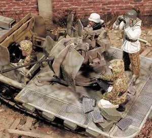 1/35 WWII German Flak 38 Crew, 4 Figures, Resin Model Figure Kit, Unassembled and Unpainted