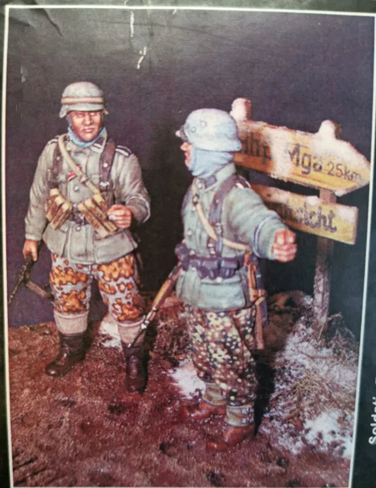 1/35 WWII German Infantrymen, 2 Figures, Resin Model Figure Kit, Unassembled and Unpainted