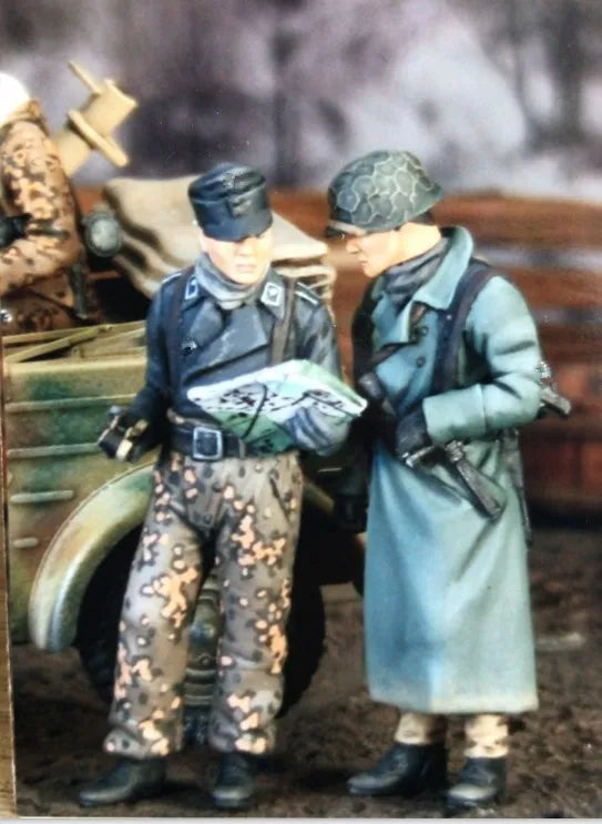 1/35 WWII German Infantryman in Splinter Camouflage, Resin Model Figure Kit, Unassembled and Unpainted